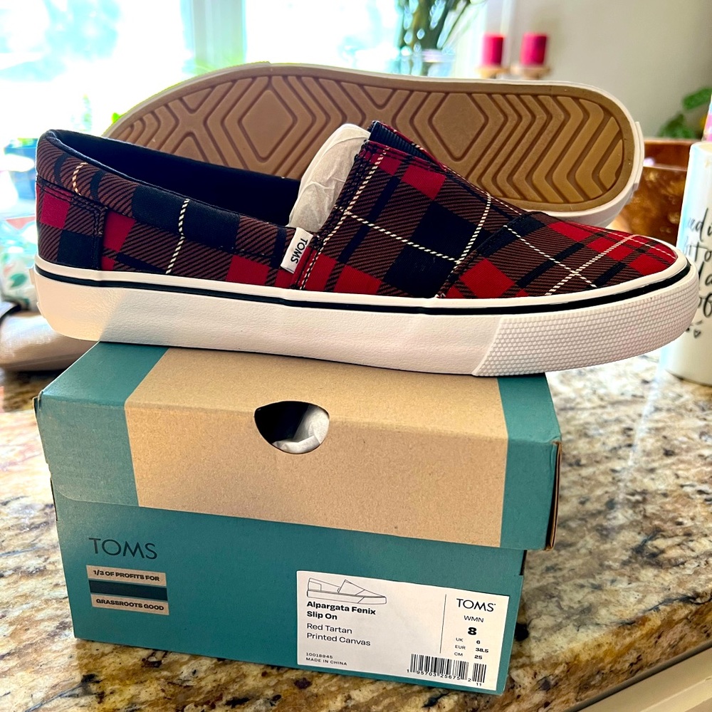 TOMs slip ons NWT